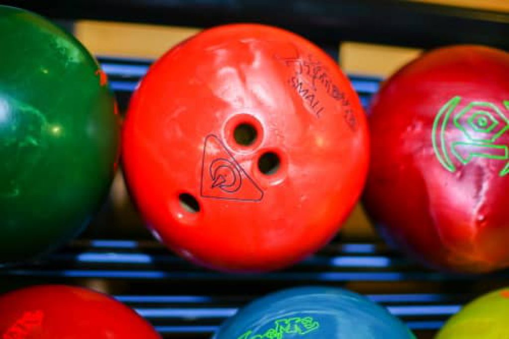 How to choose the right bowling ball ?