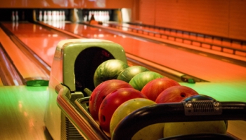 How to choose the right bowling ball?