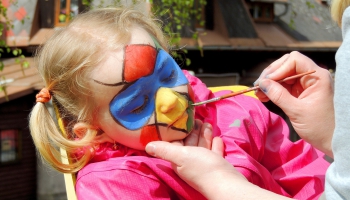 10 Best Face Paint 2024